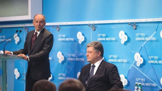 Президент Порошенко таки зустрівся з Віктором Пінчуком у Давосі