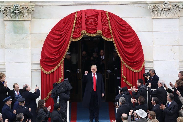 Перші кроки Трампа: скасував реформу Обами і перебрав під контроль сайт