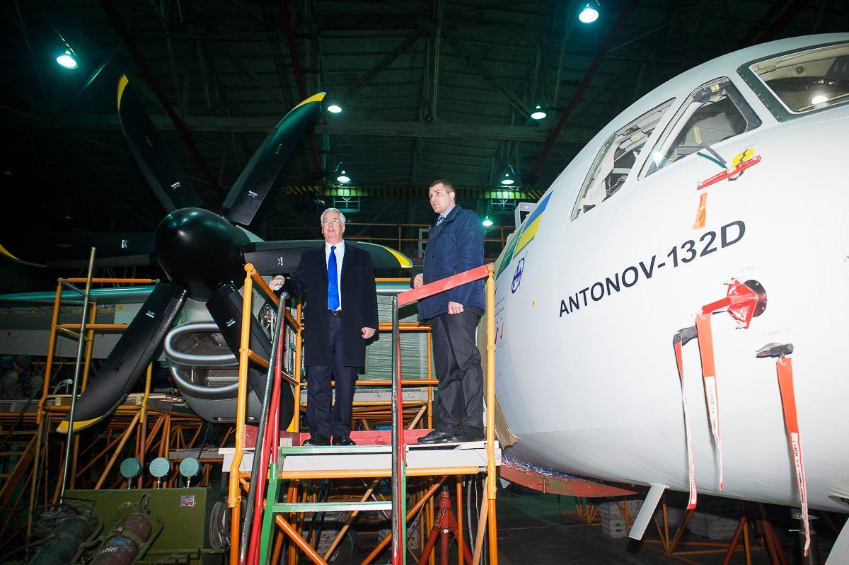 Літак АН-132 отримав пропелери з Великобританії