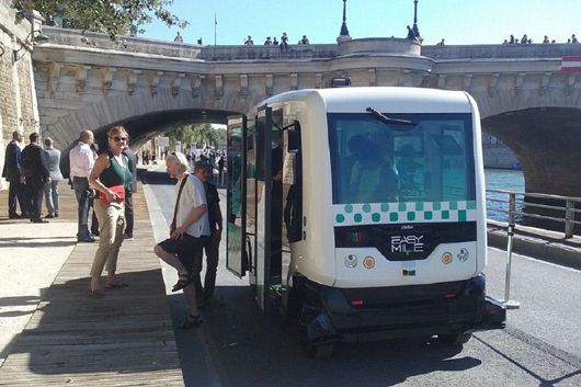 У Парижі запустили експериментальні автобуси без водіїв