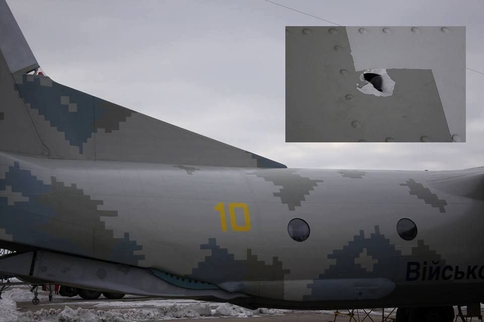 Росіяни обстріляли транспортний АН-26 в небі над Одесою (фото)