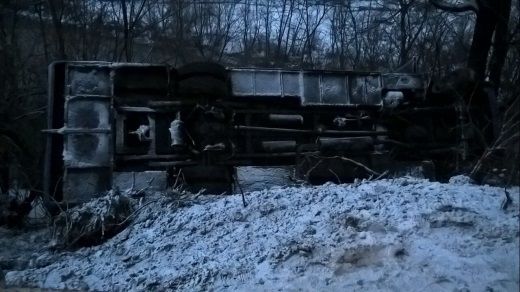 На Закарпатті автобус із пасажирами зірвався в урвище (фото)