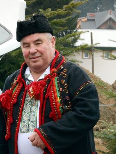 На Прикарпатті колишній ДАІвець вражає людей віртуозною грою на трембіті