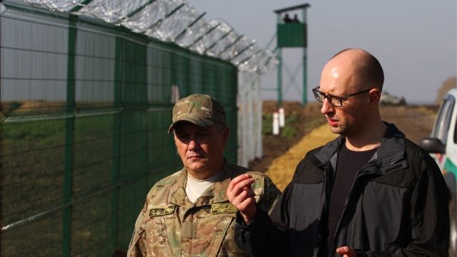 Яценюк продає «Стіну» Трампу