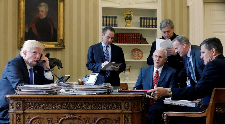 Помічники Трампа попросили РФ викласти в мережу листи Клінтон