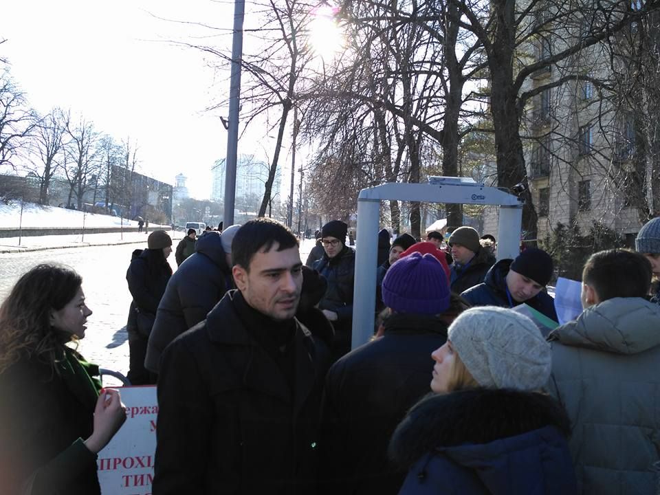 У Києві перекрили метро Хрещатик через заходи на Алеї Небесної сотні