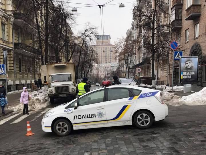 На київський Хрещатик пропускають через металошукачі