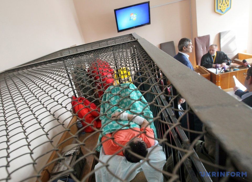 Суддя Олександр Бобровник фактично відпустив з-під варти Романа Насірова