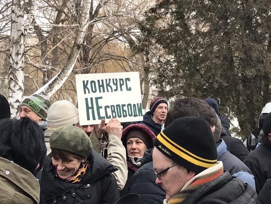 Харків'яни намагаються завадити появі на майдані Свободи копії пітерської Олександрійської колони