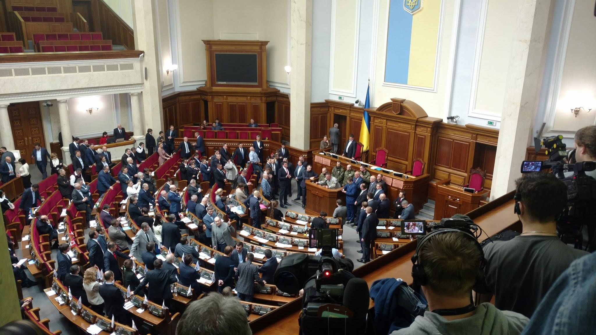 Поліцейські та нацгвардійці спробували зайти до Верховної Ради