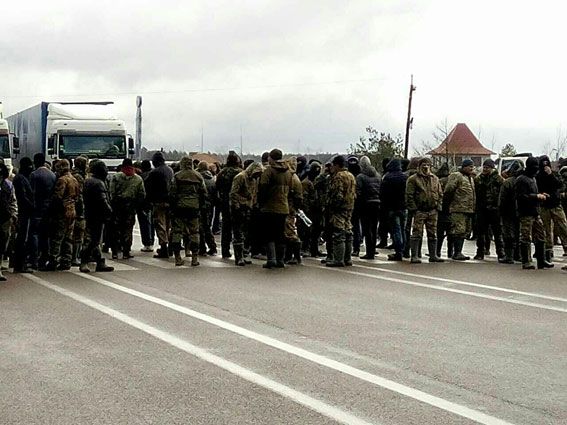 На Рівненщині бурштинокопачі перекрили трасу «Київ-Ковель»