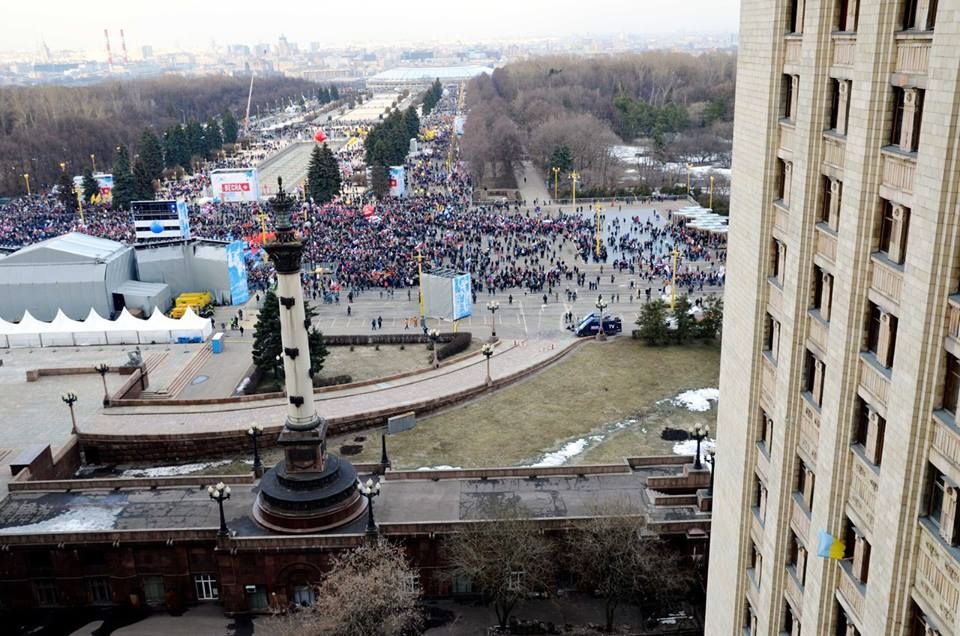 Силовики Москви побили аспіранта через прапор України у вікні МДУ