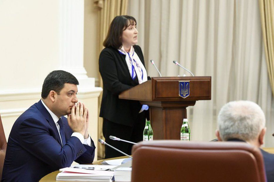 Гройсман закликає керівництво НАЗК піти у відставку через провал електронного декларування