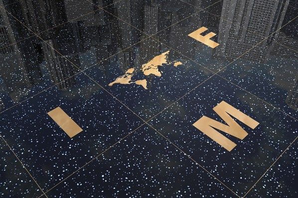 Меморандум з МВФ: продаж землі, нові борги та прослуховування від НАБУ