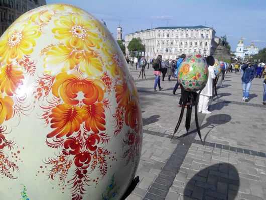 На Софійській площі у Києві розмістять рекордні 374 авторські писанки