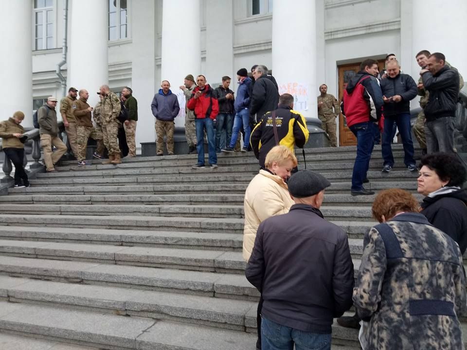 У Полтаві кинули коктейль Молотова на подвір’я депутата Матвійчука