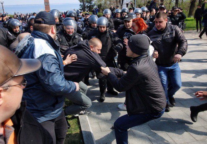 В Одесі почубилися патріоти і сепаратисти через Донбас і Крим (фото, відео)