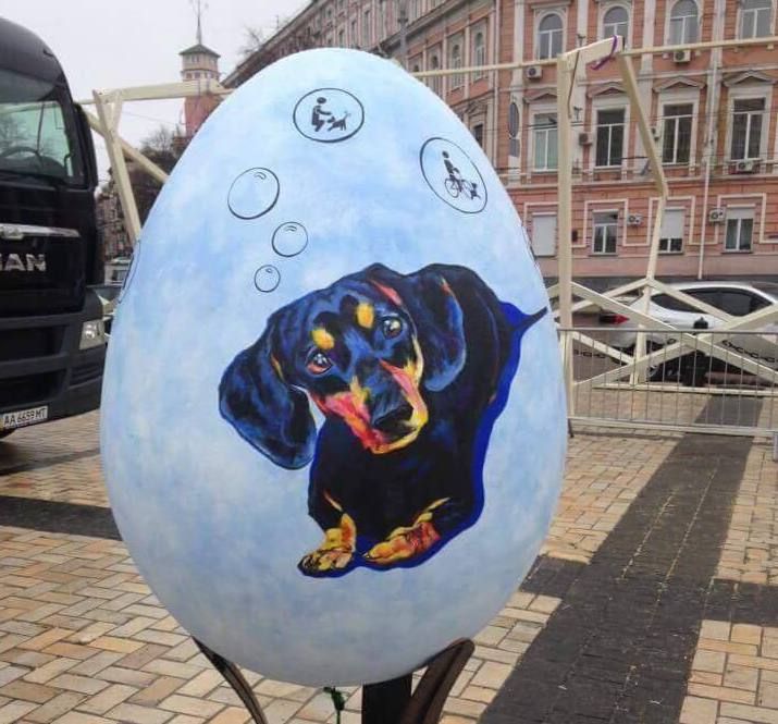 Організатори Фестивалю писанок на Софіївській площі закликають злодїів повернути яйце з таксою