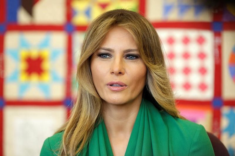 Меланії Трамп відшкодують моральні збитки через статтю про ескорт