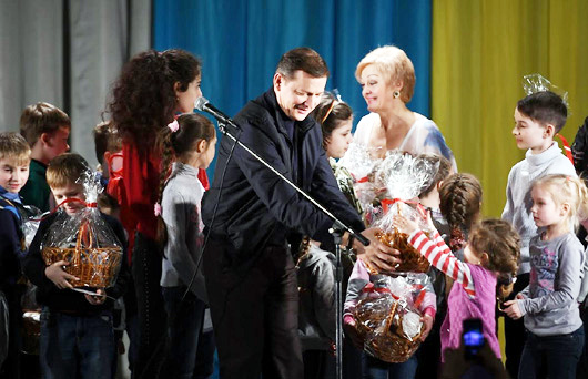 Ляшко у Будинку офіцерів влаштував свято для переселенців із Донбасу