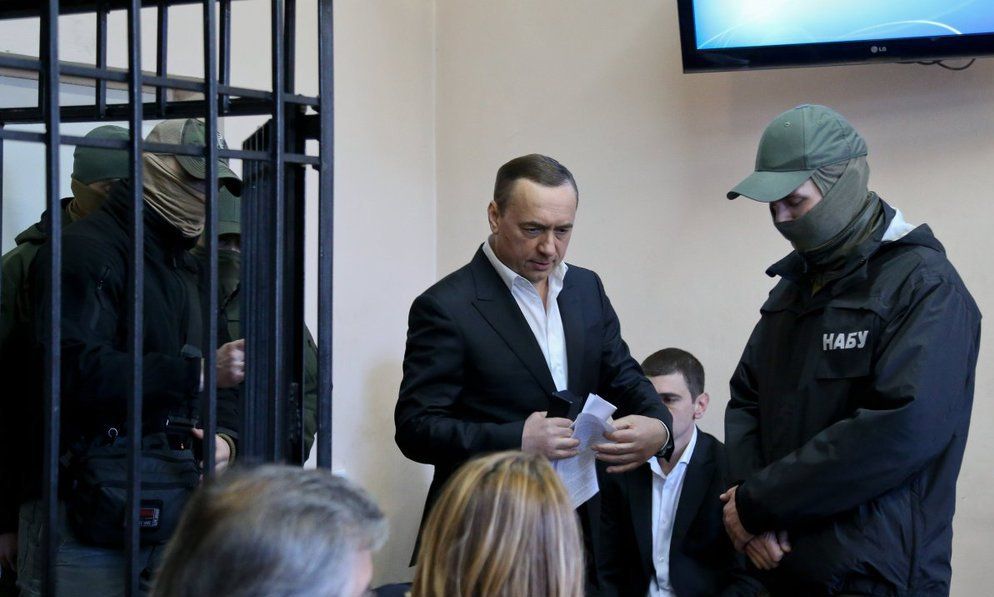 Миколу Мартиненка відпустили на поруки депутатів і міністрів