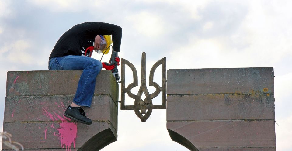 Під Перемишлем знищили пам’ятник воякам УПА (фото)