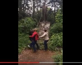 У Києві знесли останній пам’ятник Леніну (відео)