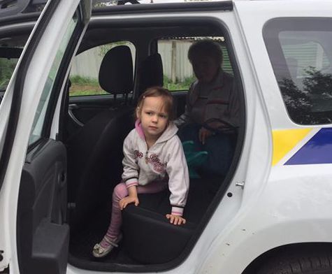 Українців закликають допомогти дівчаткам-сиротам з Авдіївки