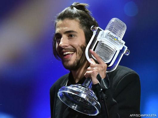 27-річний португалець Сальвадор Собрал приніс своїй країні першу за історію Євробачення перемогу