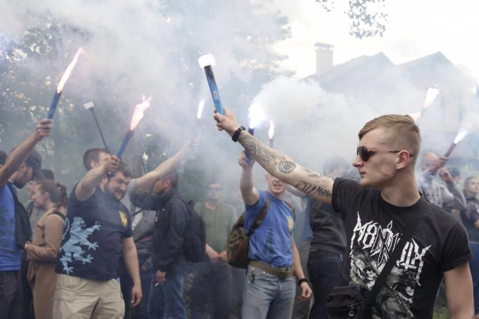 Під садибою Порошенка у Козині вимагали амністії для ветеранів АТО (фото)