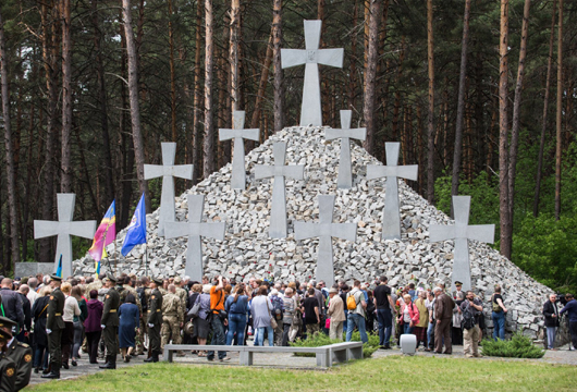Місце спільного болю: у Биківні вшанували жертв комуністичного терору