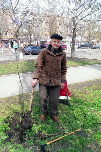 Від щирого Сердцева: пенсіонер за власні гроші висадив у Миколаєві понад 20 тисяч дерев