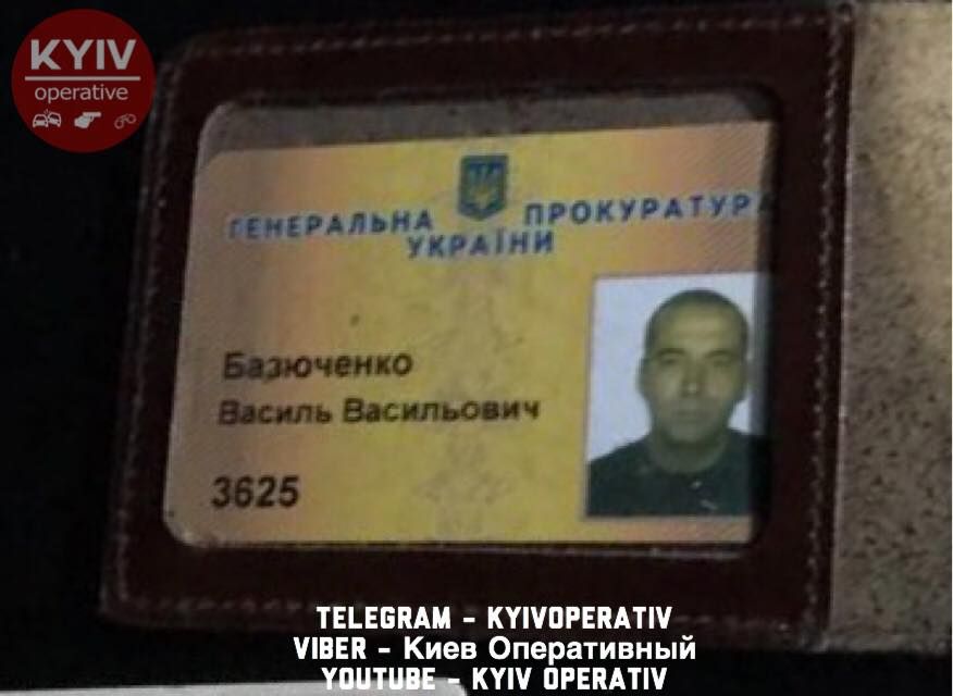 Співробітник Генпрокуратури протаранив два авто службовою машиною та втік з місця ДТП