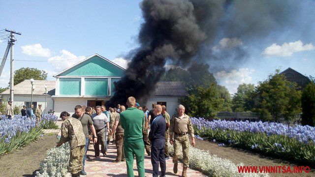 У селі Козятин ветерани АТО палили шини через земельний конфлікт