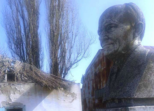 На Херсонщинi Міноборони й місцеве «начальство» нищать садибу-музей Остапа Вишні
