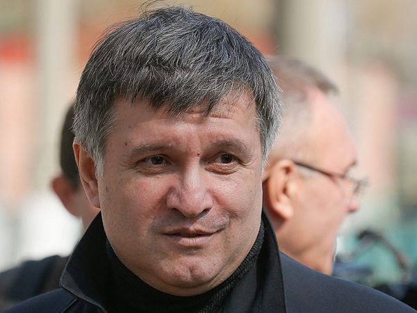 Суд зобов'язав Сергія Лещенка спростувати заяву про стеження з боку Авакова