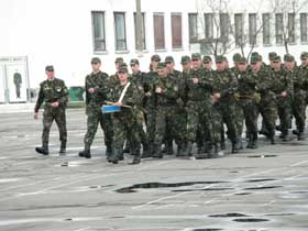 Тобі сорок? В армію візьмуть!