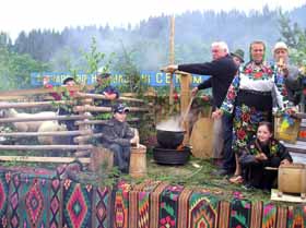 Я піду в далекі гори, на широкі полонини...