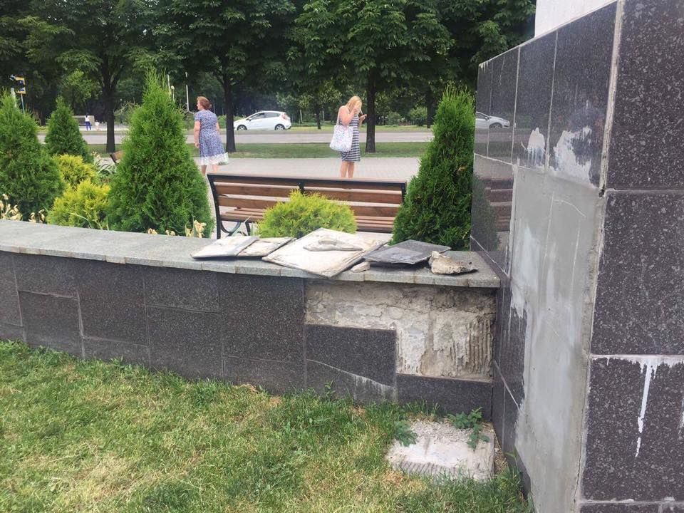 У Запоріжжі позбавили премій чиновників через сміття