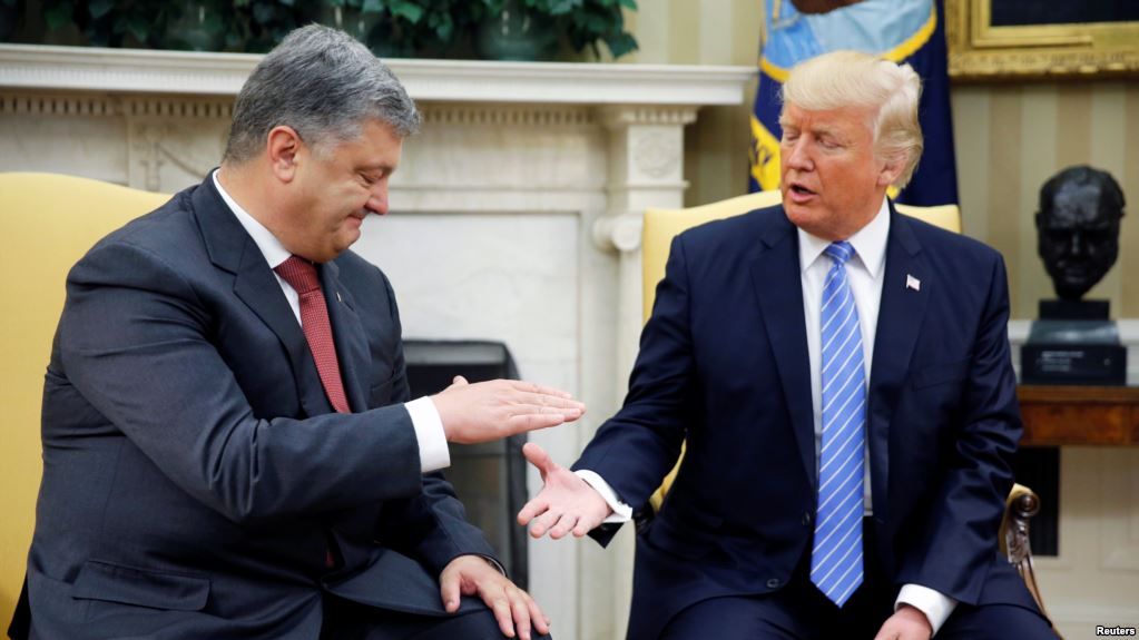 Порошенко сподівається на харизматичного миротворця Трампа