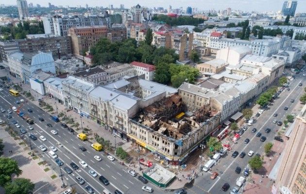 Пожежа на Хрещатику: поліція розслідує підпал