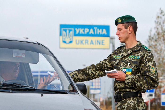 Турчинов пропонує ввести візи для росіян у липні