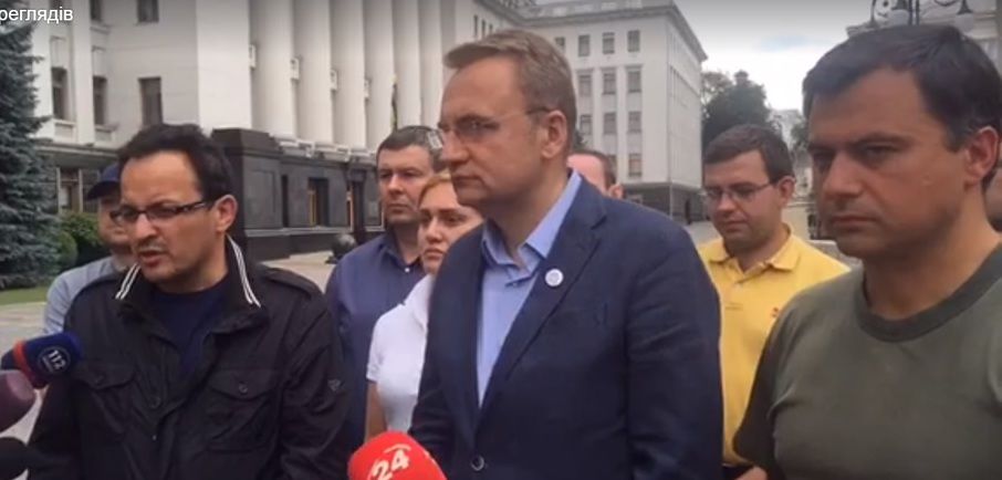 Олег Березюк і Тарас Пастух припинили голодування на Банковій