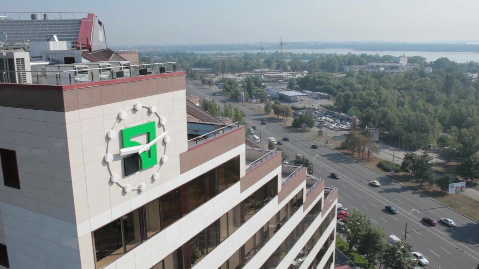 У Дніпрі обшуковують головний офіс Приватбанку