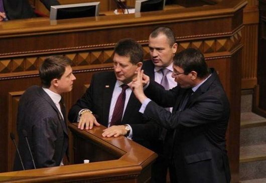 Зійшли на пси: чому «пробуксовують» гучні антикорупційні справи