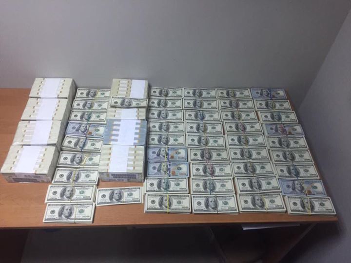 У екс-посадовця Адміністрації Януковича знайшли понад $1 млн готівки (фото)