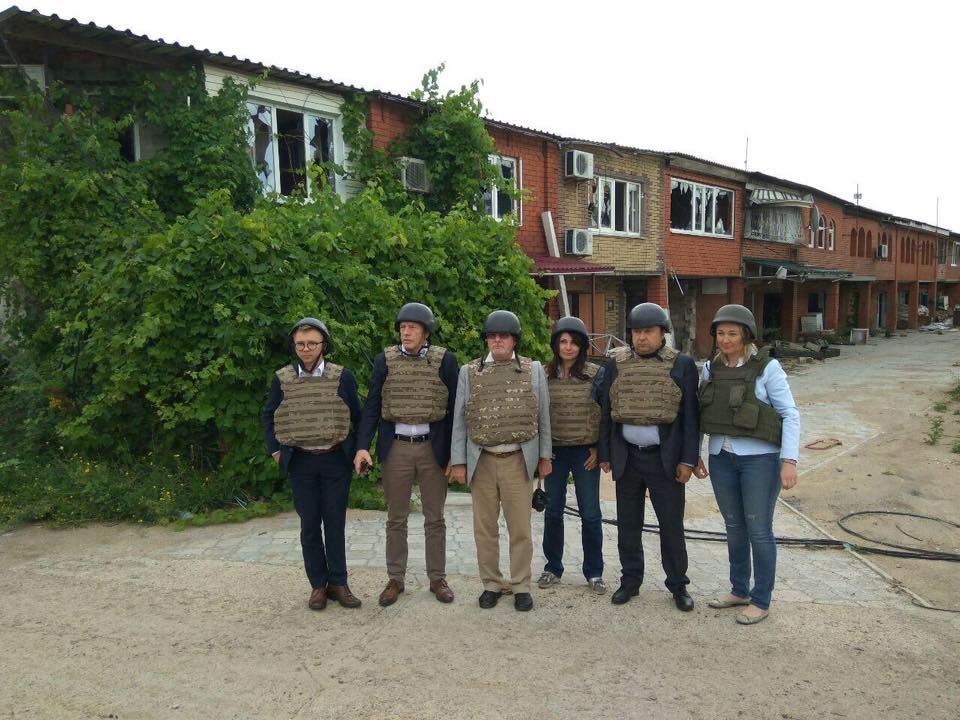 Зруйноване Широкіне показали депутатам Європарламенту (фото)