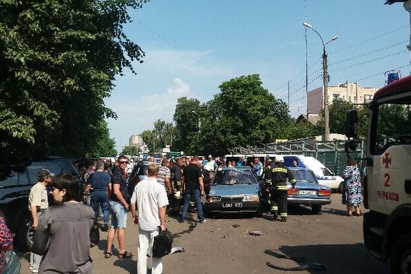 У Черкасах жінка на "Сузукі" вбила пішохода й переламала ноги військовим (фото)