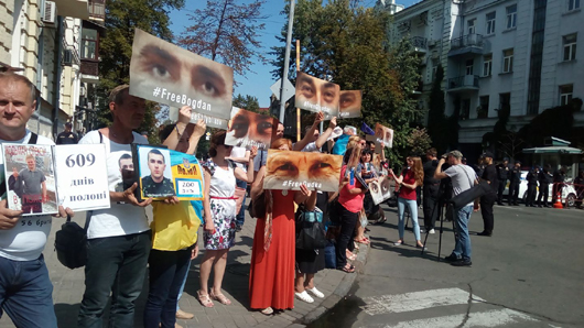 Свободі — волю! Рідні утримуваних Росією українців звернулись по допомогу до лідерів ЄС