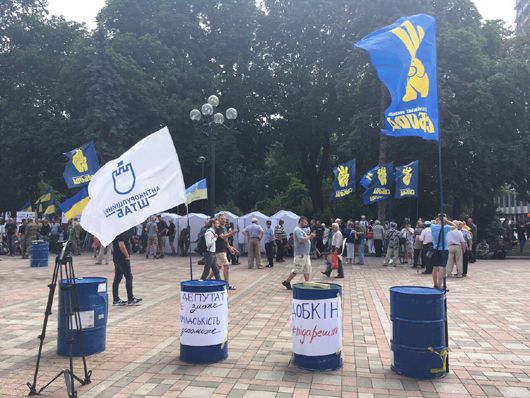 Яйця в диму: як Верховна Рада почала останній день перед канікулами